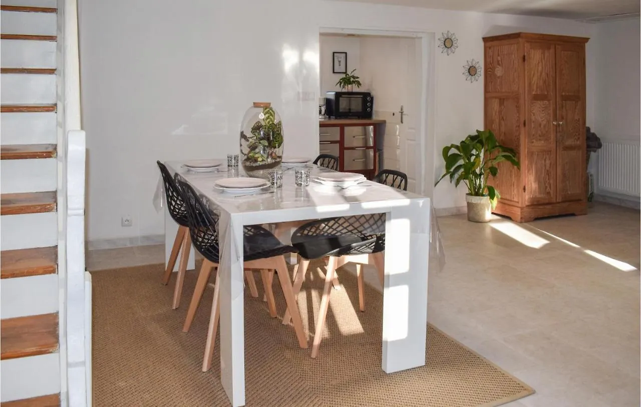 Сasa de vacaciones Lovely Home In Tremeven With Wifi