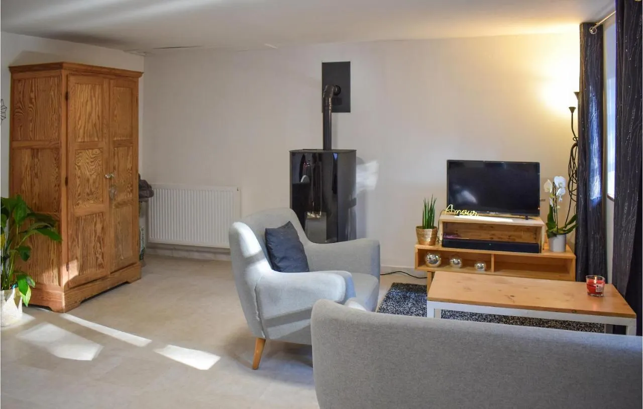Сasa de vacaciones Lovely Home In Tremeven With Wifi Francia