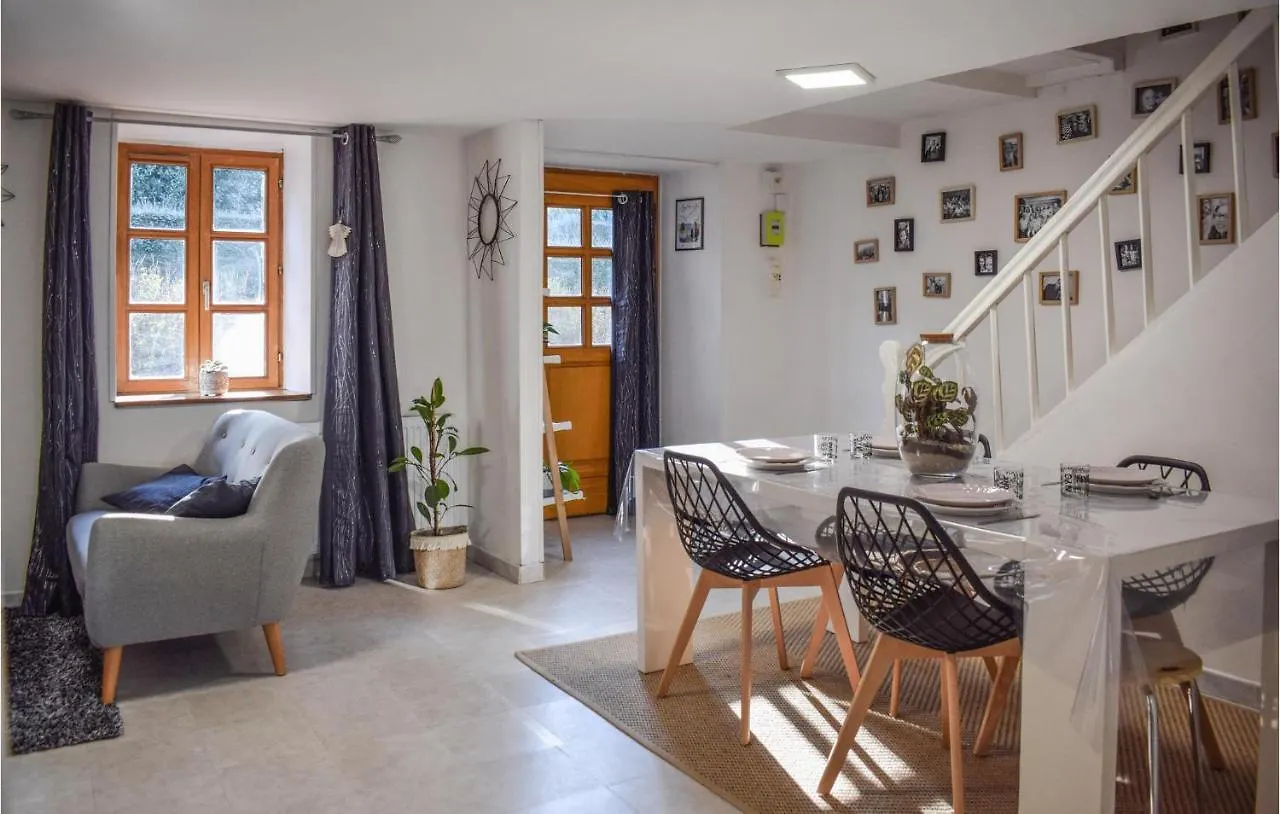 Сasa de vacaciones Lovely Home In Tremeven With Wifi